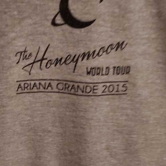 **SOLD** Ariana Grande 2015 Concert T-shirt - Picture 1 of 4